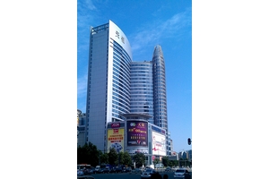 イオンの食品スーパー「天銀大厦店」が入居するビルの外観（写真：イオン）