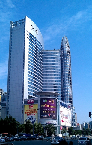 イオンの食品スーパー「天銀大厦店」が入居するビルの外観（写真：イオン）