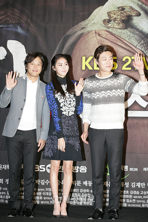 新ドラマ『チョン・ウチ』制作発表会 AFTERSCHOOLユイらが出席(12) チャ・テヒョン、ユイ、イ・ヒジュン