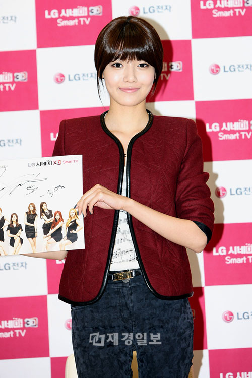 少女時代、9人そろってサイン会に登場（13） スヨン