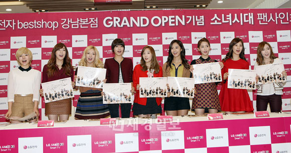 少女時代、9人そろってサイン会に登場(3)