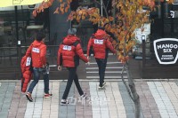 先日11月18日にイ・スンギとパク・シネ出演の「ランニングマン」が放映されたが、撮影当時のイ・スンギのオフショットが一歩遅れて公開され話題になっている。 先日11月18日にイ・スンギとパク・シネ出演の「ランニングマン」が放映されたが、撮影当時のイ・スンギのオフショットが一歩遅れて公開され話題になっている。