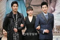 SBS新ドラマ『清潭洞アリス』制作発表会、パク・シフ＆ムン・グニョンらが出席 キム・ジソク、ムン・グニョン、パク・シフ（18）