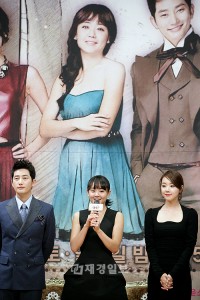 SBS新ドラマ『清潭洞アリス』制作発表会、パク・シフ＆ムン・グニョンらが出席