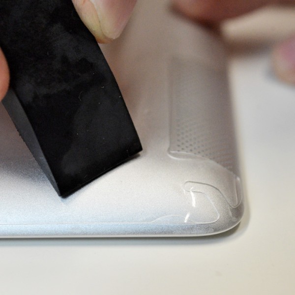 第4世代iPad用の耐傷性保護フィルム「Clear-coat Screen Protector ＆ Cover for iPad 4th」