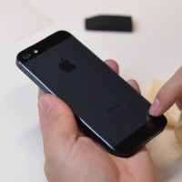 iPhone 5用の耐傷性保護フィルム「Clear-coat Screen Protector & Cover for iPhone5」 iPhone 5用の耐傷性保護フィルム「Clear-coat Screen Protector & Cover for iPhone5」