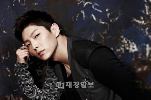 歌手、俳優として活躍中のイ・ジュンギが、3日、日本ファンミーティングのため日本へ向けて出発した。