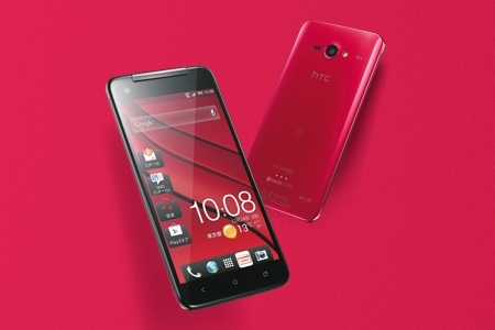 「HTC J butterfly」（画像：auウェブサイトより）
