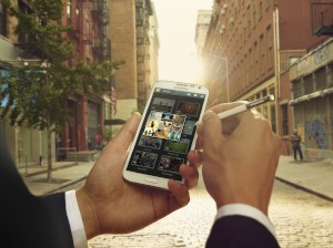 韓国で、サムスン電子のGALAXY Note IIが、ソーシャルネットワークサービス(SNS)利用者たちが選ぶ「自分の願いを込めて宇宙へ送りたいスマートフォン」で1位に選ばれた。 韓国で、サムスン電子のGALAXY Note IIが、ソーシャルネットワークサービス(SNS)利用者たちが選ぶ「自分の願いを込めて宇宙へ送りたいスマートフォン」で1位に選ばれた。