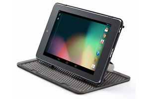 Android 4.2を搭載したGoogleのタブレット端末「Nexus7」専用のケース「Nexus7スタンドケース　200-PDA105BK」。回転式のスタンドを備え、縦向き・横向きを簡単に切り替えられる。