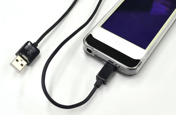 ラナが発売する「iPhone5専用バッテリー内蔵カスタムカバー」