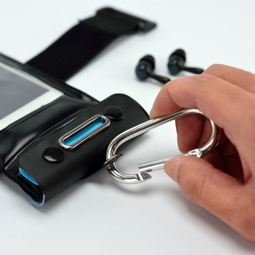 同梱されているカラビナフックは上部に取り付けることができます。 同梱されているカラビナフックは上部に取り付けることができます。