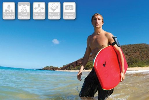 国際防水規格IPX8に準拠しているので、マリンスポーツ、ウィンタースポーツでも大活躍。 国際防水規格IPX8に準拠しているので、マリンスポーツ、ウィンタースポーツでも大活躍。