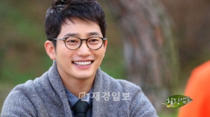 これまで多くのドラマで財閥の御曹司役を演じて来たパク・シフが、実際にも裕福な家庭の息子であることがわかった。 これまで多くのドラマで財閥の御曹司役を演じて来たパク・シフが、実際にも裕福な家庭の息子であることがわかった。