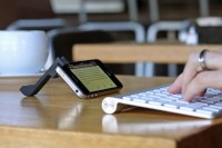 iPhone 5を三脚に固定するためのマウント器具「Glif(グリフ) for iPhone5」 iPhone 5を三脚に固定するためのマウント器具「Glif(グリフ) for iPhone5」