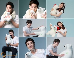 キム・ボム、パク・ミニョン、イ・グァンス、ユ・ヨンソクら4人の俳優らが、北極熊を救うプロジェクトの撮影に参加した際のキュートなスタジオ現場写真が話題を集めている。 キム・ボム、パク・ミニョン、イ・グァンス、ユ・ヨンソクら4人の俳優らが、北極熊を救うプロジェクトの撮影に参加した際のキュートなスタジオ現場写真が話題を集めている。