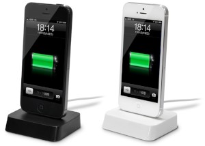 iPhone 5用を縦置き状態で充電できる「iPhone5 用 3マルチ 充電スタンド」 iPhone 5用を縦置き状態で充電できる「iPhone5 用 3マルチ 充電スタンド」