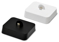 iPhone 5用を縦置き状態で充電できる「iPhone5 用 3マルチ 充電スタンド」 iPhone 5用を縦置き状態で充電できる「iPhone5 用 3マルチ 充電スタンド」