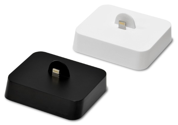 iPhone 5用を縦置き状態で充電できる「iPhone5 用 3マルチ 充電スタンド」