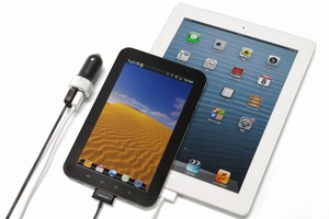 自動車のシガーソケットに接続して、USB機器を充電できる「USBカーチャージャー ハイパワー」。パソコンのUSBポートからでは充電できないiPadやGalaxyTabなのタブレット端末も充電できる。