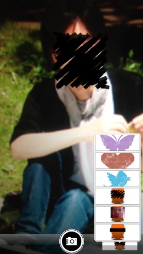 iOSアプリ「顔隠しカメラ」は、写真撮影時に自動的に顔を認識し、4種類の効果で顔を隠すことのできるアプリだ。