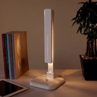 サンワサプライの多機能デスクライト「自然光LEDデスクライト 800-LED003シリーズ」。スピーカーとマイクを内蔵し、Bluetoothでスマートフォンのハンズフリー通話や音楽再生ができる。 サンワサプライの多機能デスクライト「自然光LEDデスクライト 800-LED003シリーズ」。スピーカーとマイクを内蔵し、Bluetoothでスマートフォンのハンズフリー通話や音楽再生ができる。