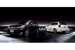 左:特別仕様車1.5G“AEROTOURER・W×B”2WD(ブラックマイカ)<オプション装着車> 右:特別仕様車1.8S“AEROTOURER・W×B”2WD(ホワイトパールクリスタルシャイン)<オプション装着車>(画像:トヨタ自動車) 左:特別仕様車1.5G“AEROTOURER・W×B”2WD(ブラックマイカ)<オプション装着車> 右:特別仕様車1.8S“AEROTOURER・W×B”2WD(ホワイトパールクリスタルシャイン)<オプション装着車>(画像:トヨタ自動車)