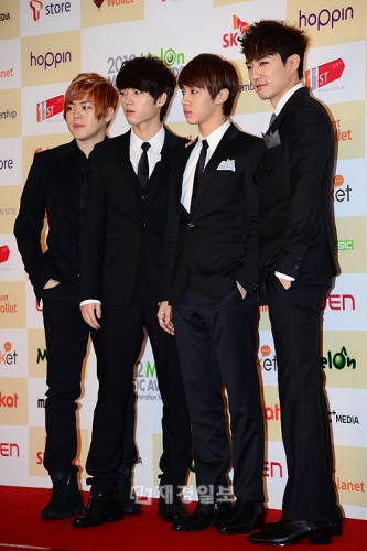 『2012 MelOnミュージックアワード（MelOn Music Awards 2012）』が14日午後、ソウル芳夷洞（パンイドン）オリンピック公演体操競技場で開催された。