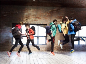 韓国人気アイドルグループ「MBLAQ(エムブラック)」が、韓国ファスン社のスポーツブランド「LECAF(ルカフ)」の2013年度新学期ラインのモデルに抜擢され、話題となっている。 韓国人気アイドルグループ「MBLAQ(エムブラック)」が、韓国ファスン社のスポーツブランド「LECAF(ルカフ)」の2013年度新学期ラインのモデルに抜擢され、話題となっている。