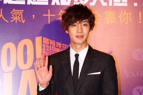 キム・ヒョンジュンが「2012 Yahoo! Asia Buzz Award」で4冠王に輝いた。