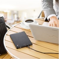 ノートパソコンの稼働時間を最大5.5時間延長でき、スマートフォン・タブレットの充電にも対応した携帯型バッテリー「大容量モバイルバッテリー 700-BTL011」。 ノートパソコンの稼働時間を最大5.5時間延長でき、スマートフォン・タブレットの充電にも対応した携帯型バッテリー「大容量モバイルバッテリー 700-BTL011」。