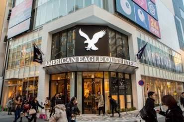 アメリカンイーグル アウトフィッターズ、池袋に旗艦店をオープン - 豪華ノベルティ、初日は栗原類も登場