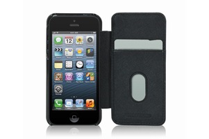 カードスロットを搭載したスタンド機能付きの手帳型iPhone 5用ケース「TUNEWEAR TUNEFOLIO for iPhone 5」。