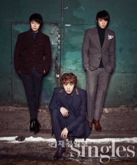 男性グループのFTISLANDが雑誌「シングルス」のインタビューで、アイドルとバンドの中間で生きる道を目指す決意を明かした。