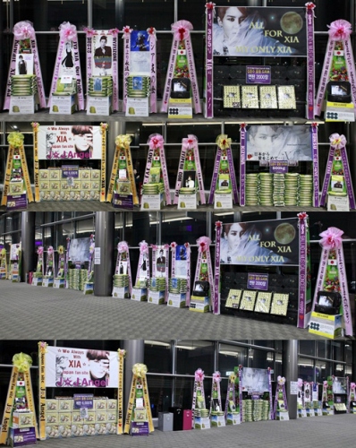 JYJキム・ジュンスの多国籍ファンたちが、大規模な練炭、卵、米を送り彼のコンサートを応援した。写真=ドリーミー