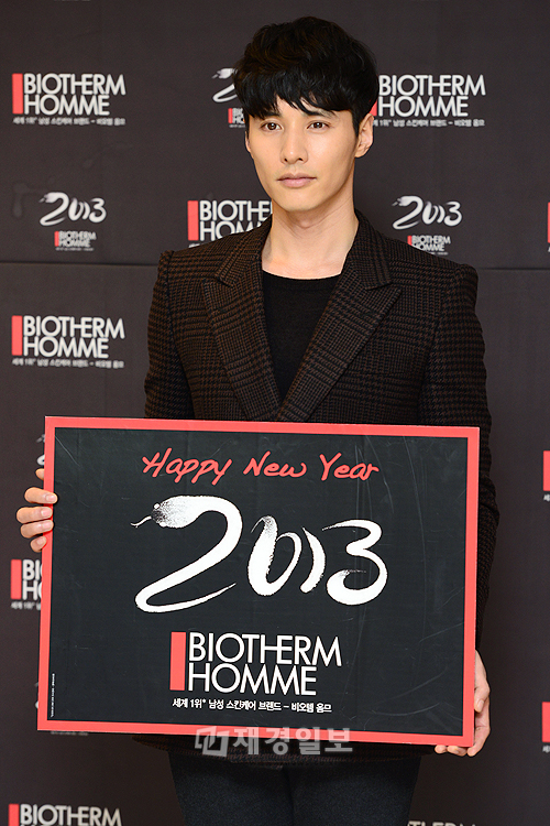 ウォンビン、スキンケア製品の発売イベントに登場　さすが韓国代表イケメン！（8）