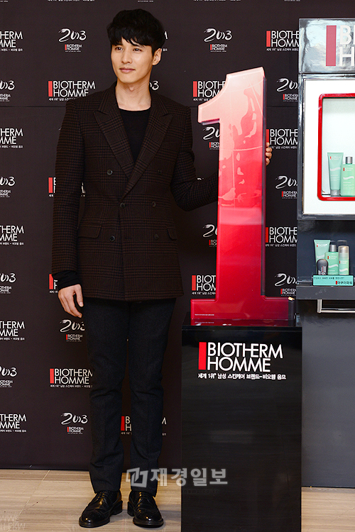 ウォンビン、スキンケア製品の発売イベントに登場　さすが韓国代表イケメン！（6）