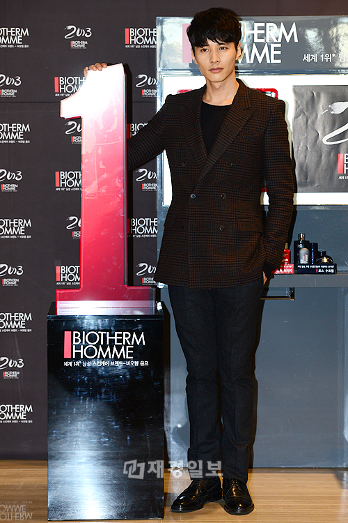 ウォンビン、スキンケア製品の発売イベントに登場　さすが韓国代表イケメン！（5）