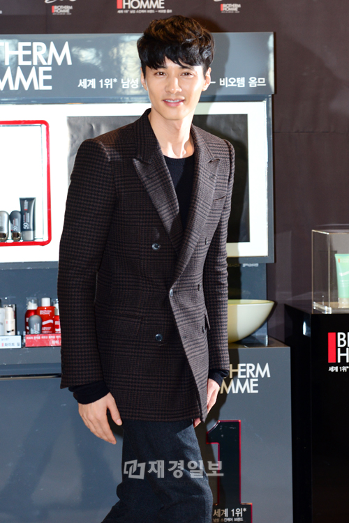 ウォンビン、スキンケア製品の発売イベントに登場　さすが韓国代表イケメン！（4）