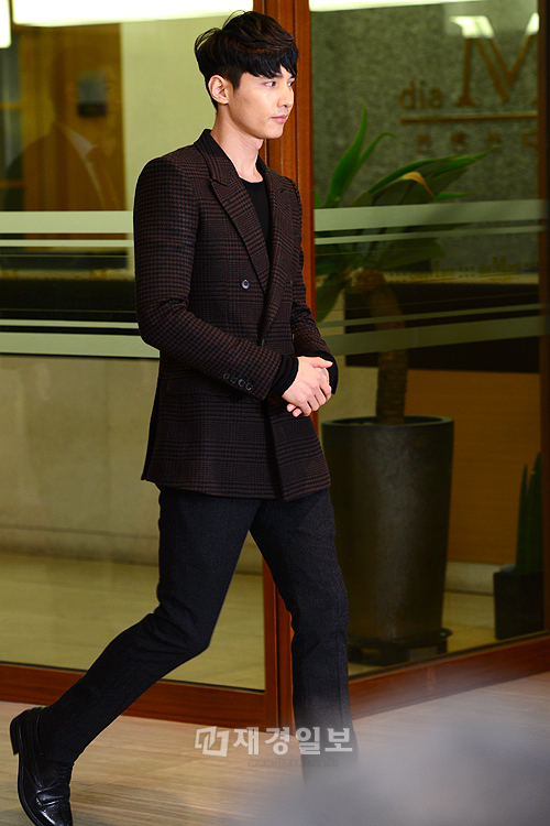 ウォンビン、スキンケア製品の発売イベントに登場　さすが韓国代表イケメン！（3）