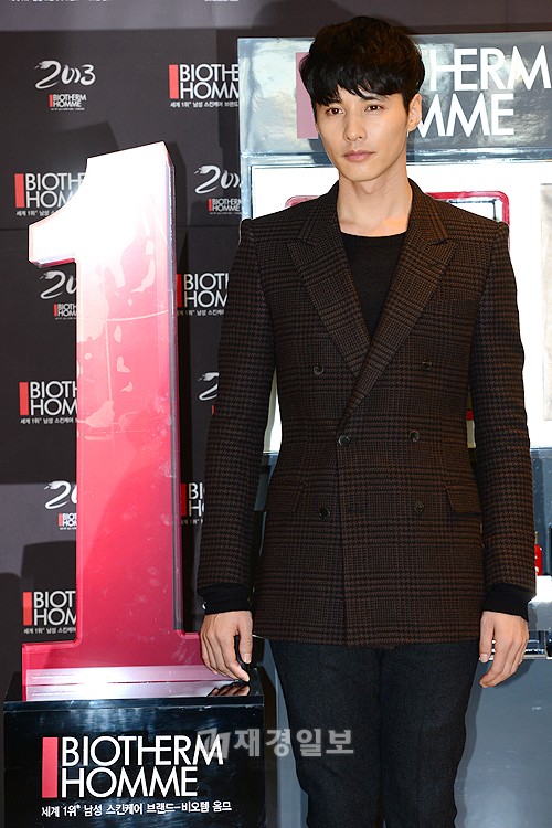 ウォンビン、スキンケア製品の発売イベントに登場　さすが韓国代表イケメン！（2）