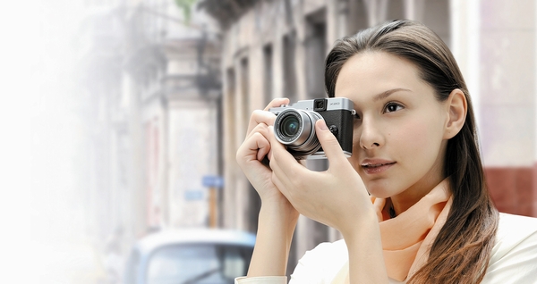 プレミアムコンパクトデジタルカメラ 「FUJIFILM X20」（画像：富士フイルム）