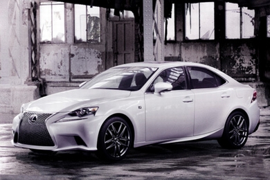 IS350“F SPORT”北米仕様(画像:トヨタ自動車) IS350“F SPORT”北米仕様(画像:トヨタ自動車)
