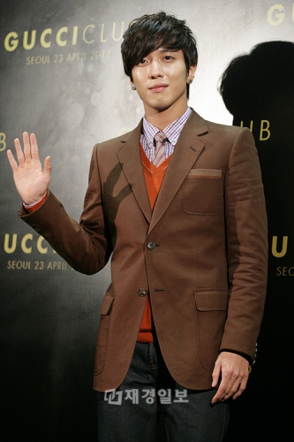 2013年最も活躍が期待される巳年男スターとして、CNBLUEのチョン・ヨンファが選ばれた。