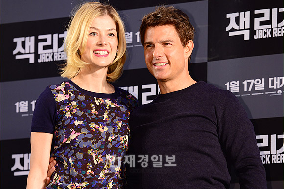 映画『アウトロー』、主演のトム・クルーズらが釜山でプロモーション（24） ロザムンド・パイク、トム・クルーズ
