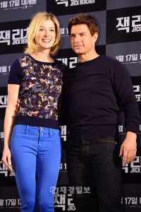映画『アウトロー』、主演のトム・クルーズらが釜山でプロモーション ロザムンド・パイク、トム・クルーズ（25）