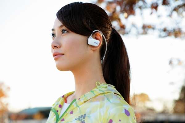 “ウォークマン”Wシリーズ「NWD-W273」(写真:ソニー) “ウォークマン”Wシリーズ「NWD-W273」(写真:ソニー)