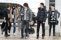 13日午後、SHINeeが、「サムスンギャラクシー第27回ゴールデンディスク賞授賞式inクアラルンプール」に出席するため仁川空港に現れた。