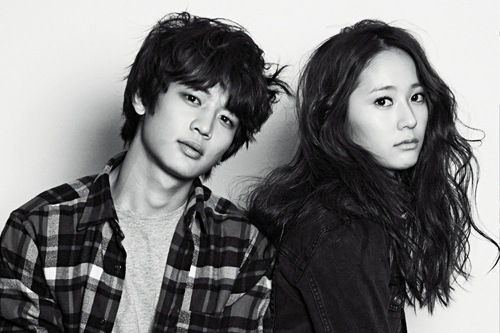 SHINeeのミンホ、f（x）のソルリとクリスタルが初々しい青春の春らしいグラビアを公開した。