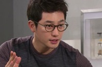 “ジャンディエルシャ会長スタイル”で人気を集めているドラマ『清潭洞アリス』の中のパク・シフのファッションスタイルが話題だ。写真＝『清潭洞アリス』の放送キャプチャ